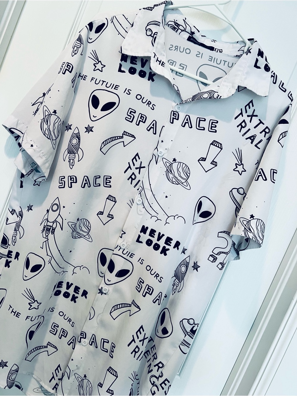 ROMWE White Shirt with Black Graphic Space Alien Print XL Alt Punk Fun Aloha